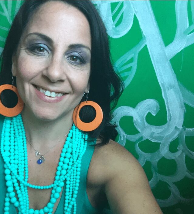 Laura Volpintesta fashion artist, jazz singer